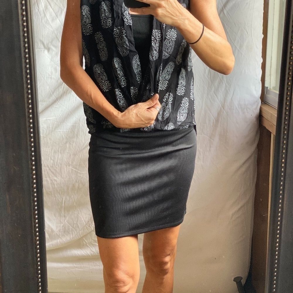 🤙🏽BLACK PENCIL SKIRT SIZE SMALL - Picture 2 of 4